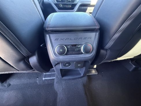 Used 2025 Ford Explorer ST-Line w/ ST-Line Street Pack AWD/4WD image 28