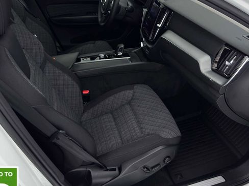 Used 2023 Volvo XC60 B5 Core image 17