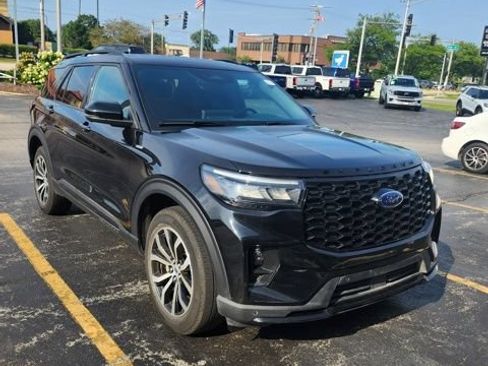 Used 2025 Ford Explorer ST-Line AWD/4WD image 3