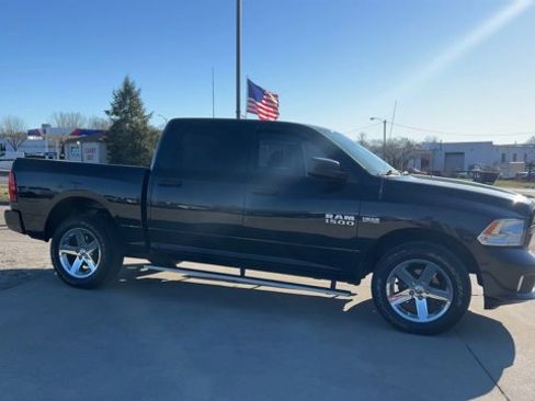 Used 2015 RAM 1500 Express image 2