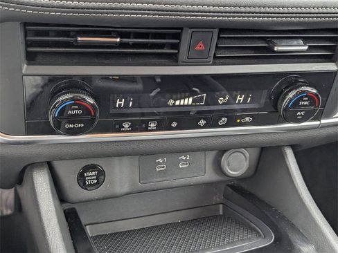 Used 2024 Nissan Rogue SV image 18