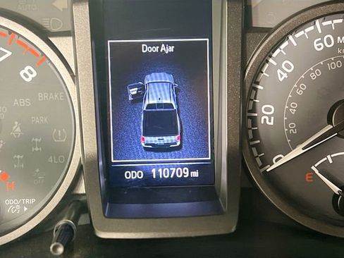 Used 2021 Toyota Tacoma TRD Off-Road w/ Technology Package image 12