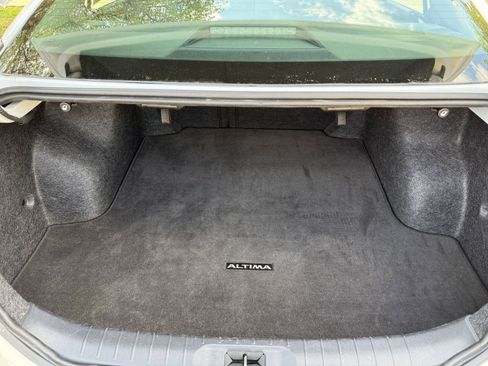 Used 2025 Nissan Altima 2.5 SV FWD image 31