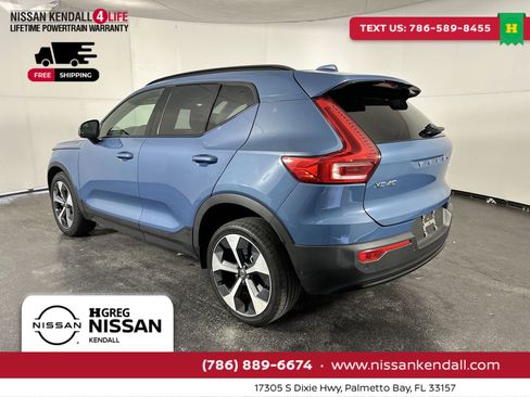Used 2023 Volvo XC40 B5 Plus w/ Protection Package Premier image 8