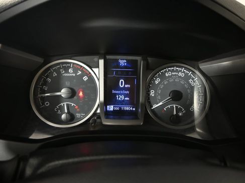 Used 2020 Toyota Tacoma SR5 AWD/4WD image 24