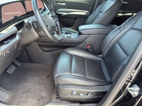 Used 2024 Cadillac XT4 Premium Luxury image 11