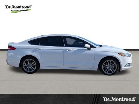 Used 2017 Ford Fusion SE w/ Equipment Group 201A image 4