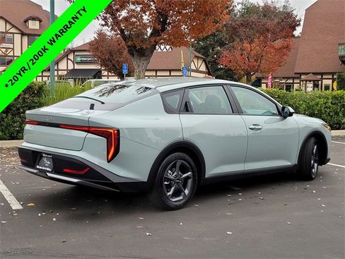 New 2025 Kia K4 LXS image 4