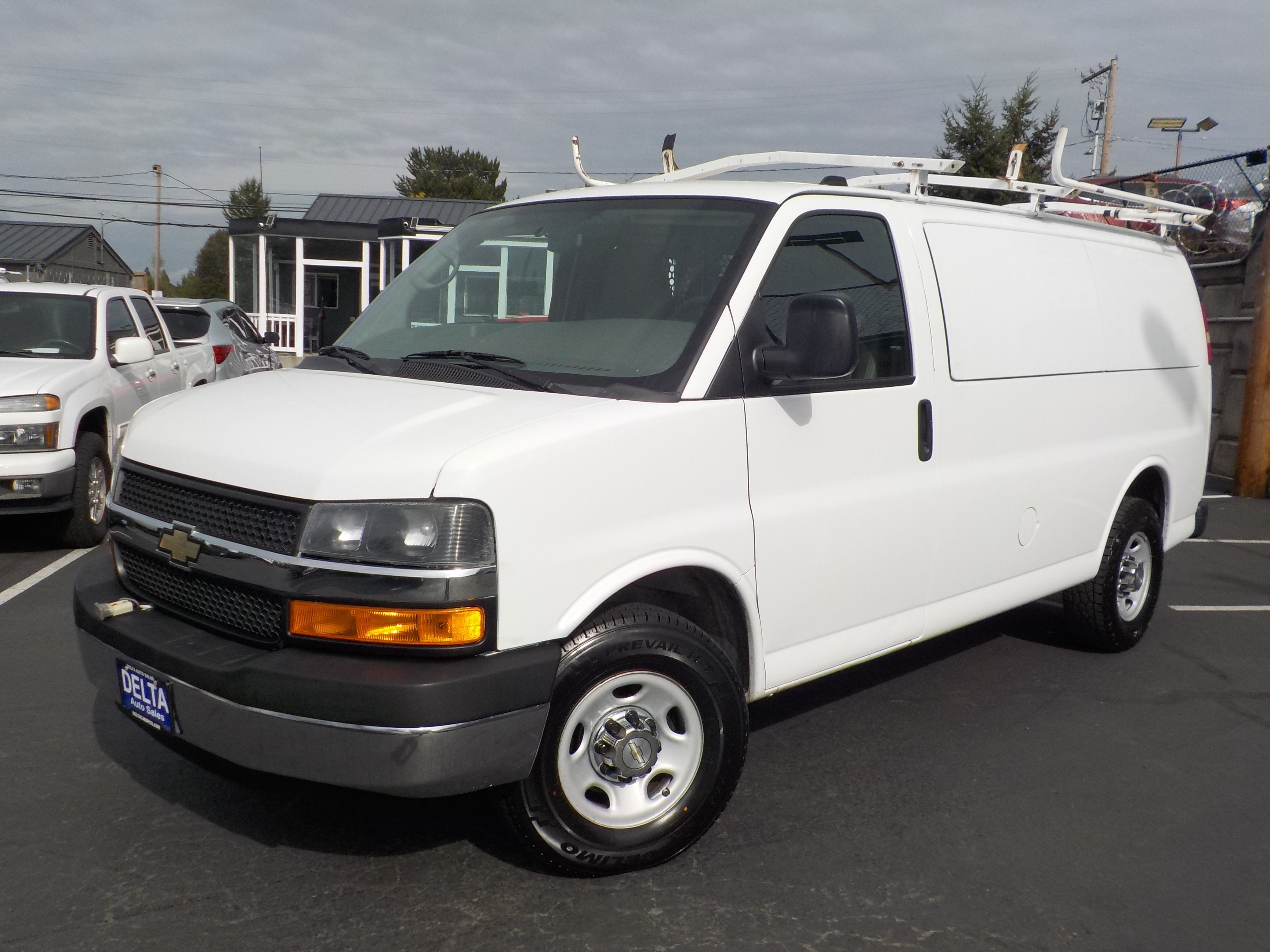 Used 2014 Chevrolet Express 2500 w/ Express Access Plus Package RWD image 3