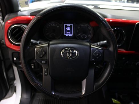 Used 2017 Toyota Tacoma TRD Pro AWD/4WD image 29