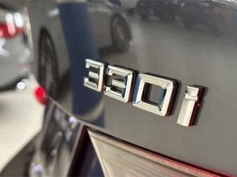 Used 2021 BMW 330i xDrive Sedan w/ Driving Assistance Package image 9