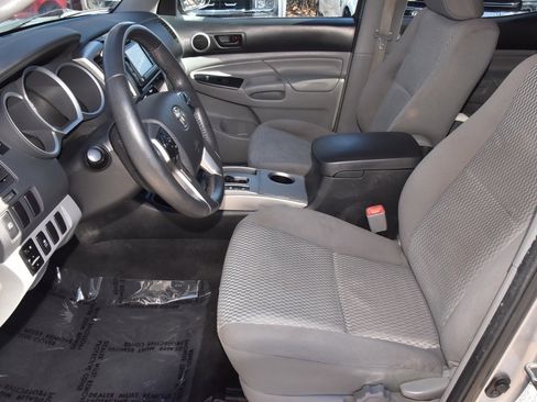 Used 2014 Toyota Tacoma PreRunner w/ SR5 Package image 13