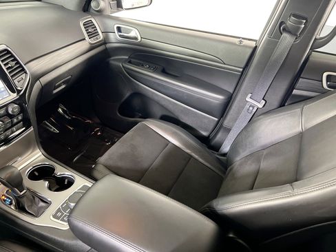 Used 2022 Jeep Grand Cherokee Laredo X image 24