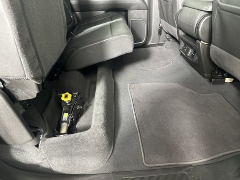 Used 2024 GMC Sierra 1500 SLT image 16