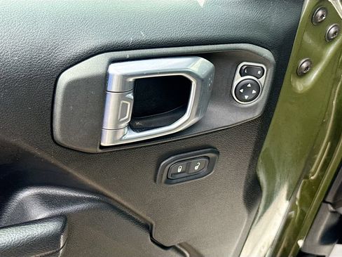 Used 2023 Jeep Wrangler Unlimited Sport AWD/4WD image 19