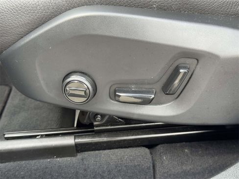 Certified 2025 Volvo XC60 B5 Plus image 18