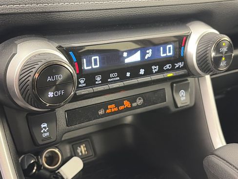 Used 2024 Toyota RAV4 XLE AWD/4WD image 21