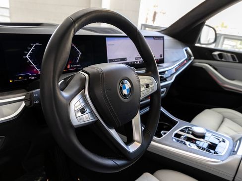Used 2024 BMW X7 xDrive40i w/ Parking Assistance Package AWD/4WD image 16