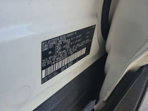 Used 2019 Toyota RAV4 LE image 30