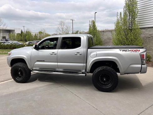 Used 2022 Toyota Tacoma TRD Sport image 8