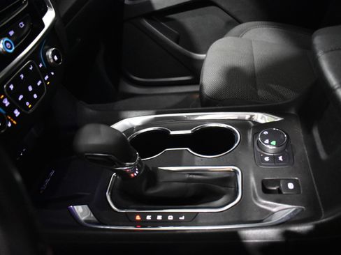 Used 2022 Chevrolet Traverse LT image 24