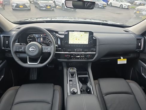 New 2025 Nissan Pathfinder SL image 24