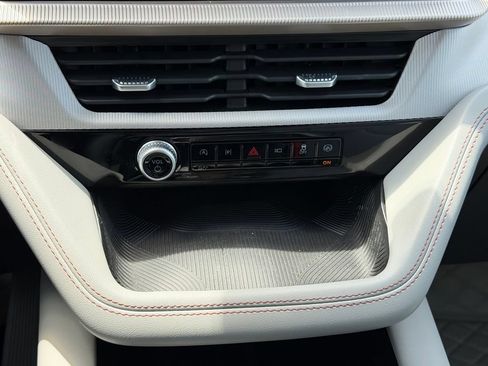 Used 2025 Ford Explorer Active w/ Active Comfort Package RWD image 17