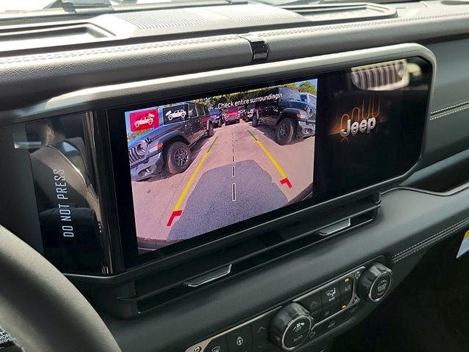 New 2026 Jeep Wrangler Unlimited Sahara AWD/4WD image 11