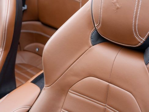 Used 2017 Ferrari California T RWD image 35