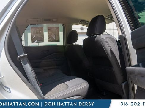 Used 2025 Nissan Pathfinder SV FWD image 21