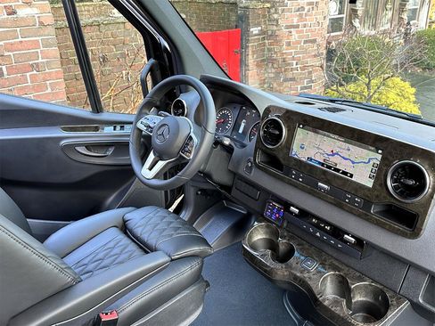 Used 2024 Mercedes-Benz Sprinter 3500 image 14