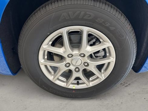 New 2027 Chrysler Pacifica Select w/ Family Tech Group FWD image 14