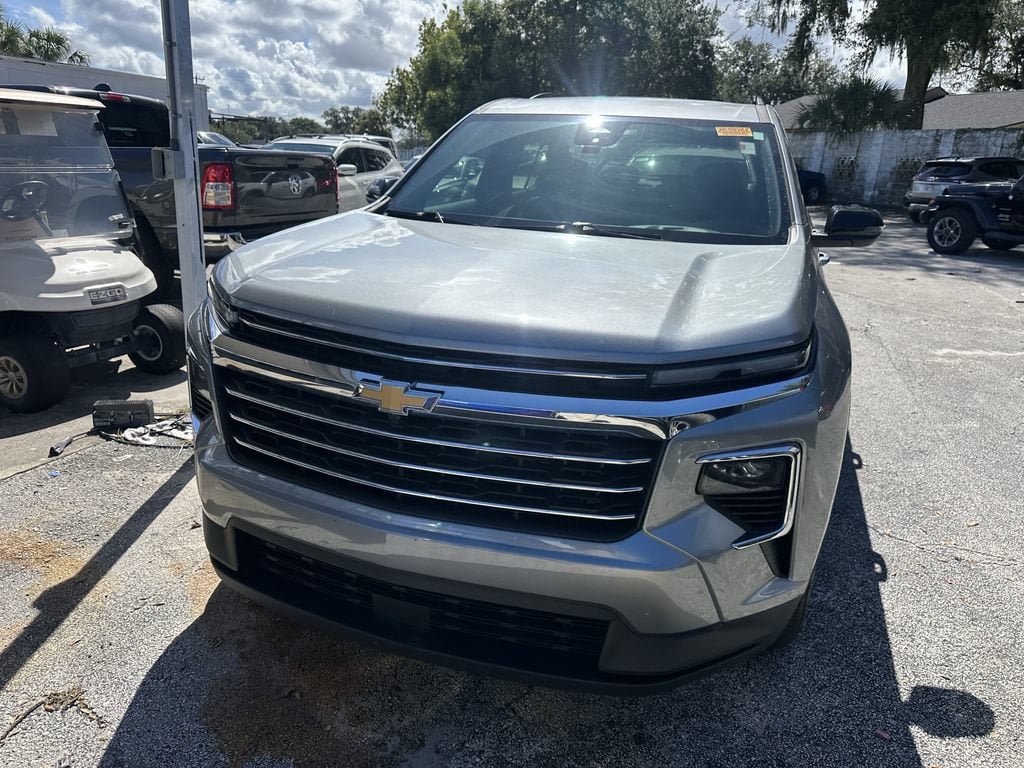 Used 2025 Chevrolet Traverse LT FWD image 4