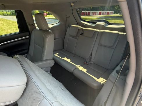 Used 2016 Toyota Highlander Limited AWD/4WD image 19