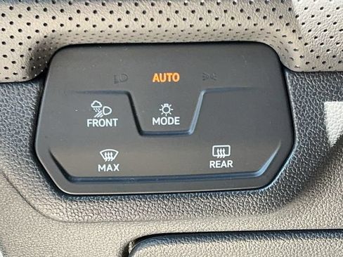 Used 2026 Volkswagen Atlas SE FWD image 29