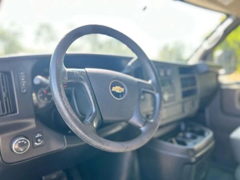 Used 2015 Chevrolet Express 2500 image 10
