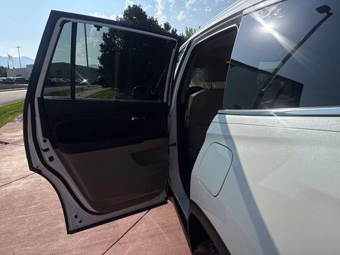 Used 2021 Honda Pilot Touring image 19