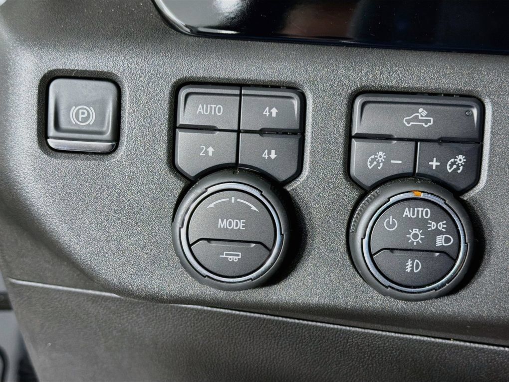 Used 2025 Chevrolet Silverado 1500 LT Trail Boss AWD/4WD image 15