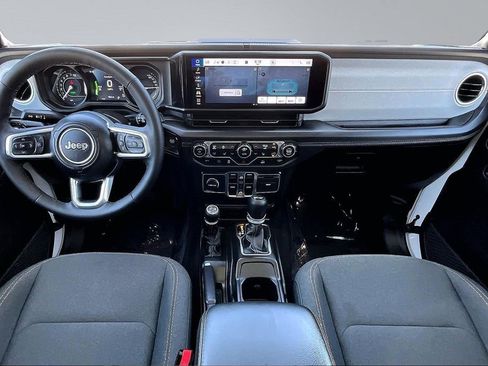 Used 2025 Jeep Wrangler Unlimited Sahara AWD/4WD image 9