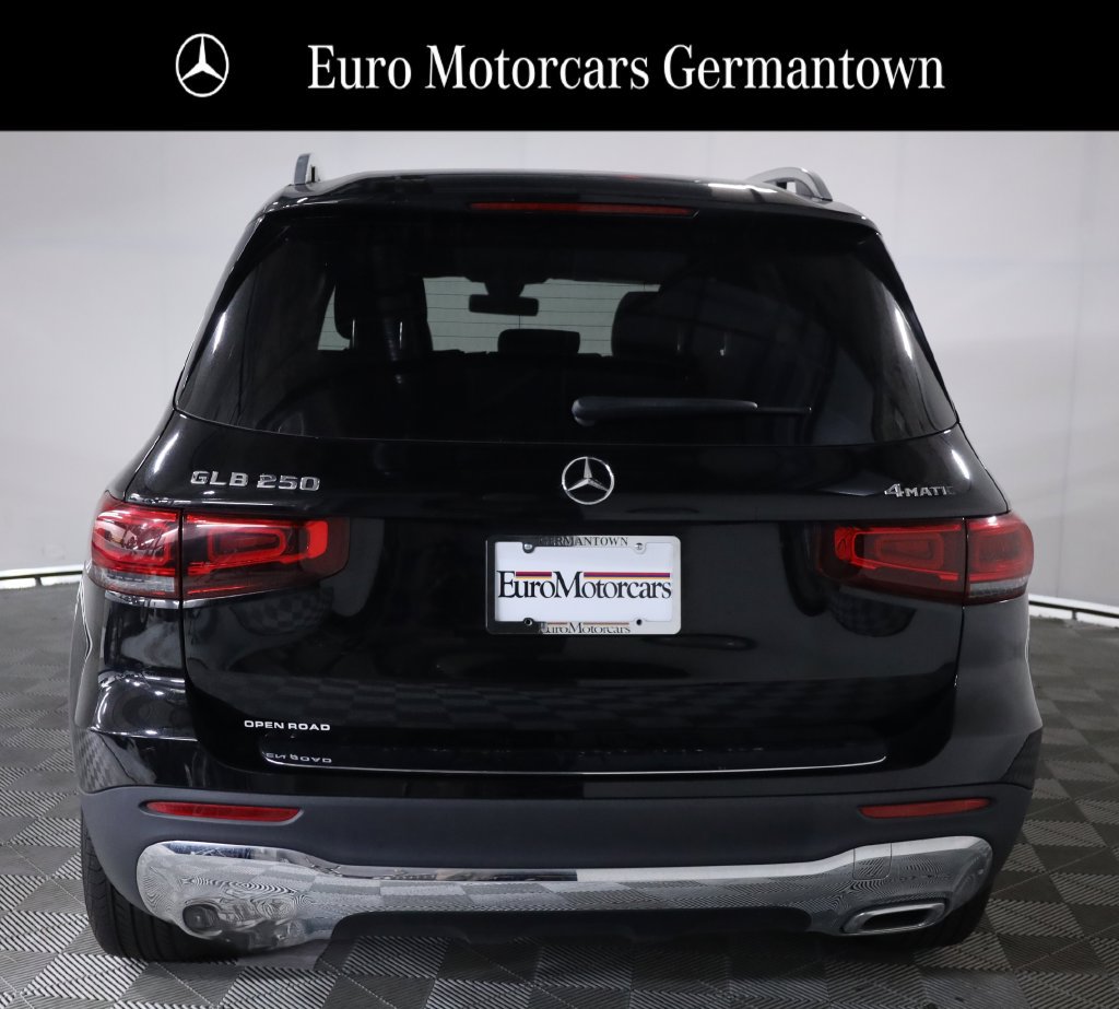 Used 2023 Mercedes-Benz GLB 250 4MATIC w/ Premium Package image 5