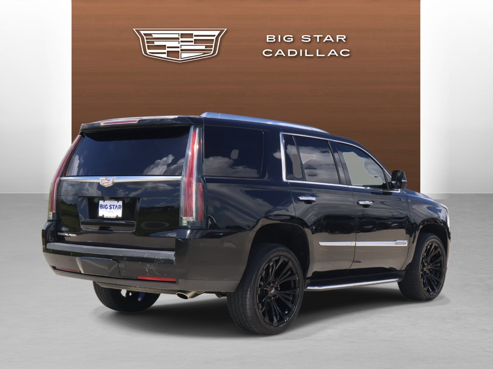 Used 2017 Cadillac Escalade Luxury RWD image 5