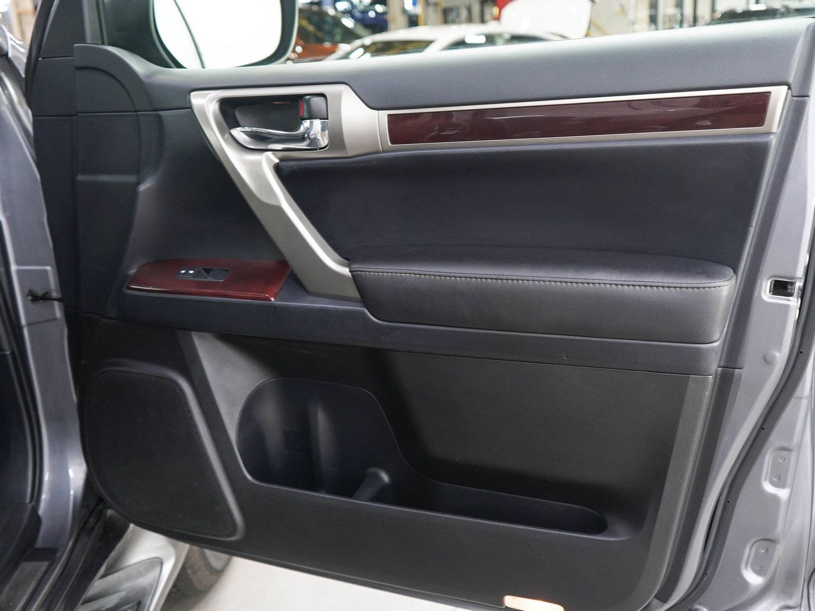 Used 2015 Lexus GX 460 w/ Premium Package AWD/4WD image 9