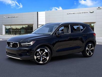 Used 2019 Volvo XC40 T4 Momentum