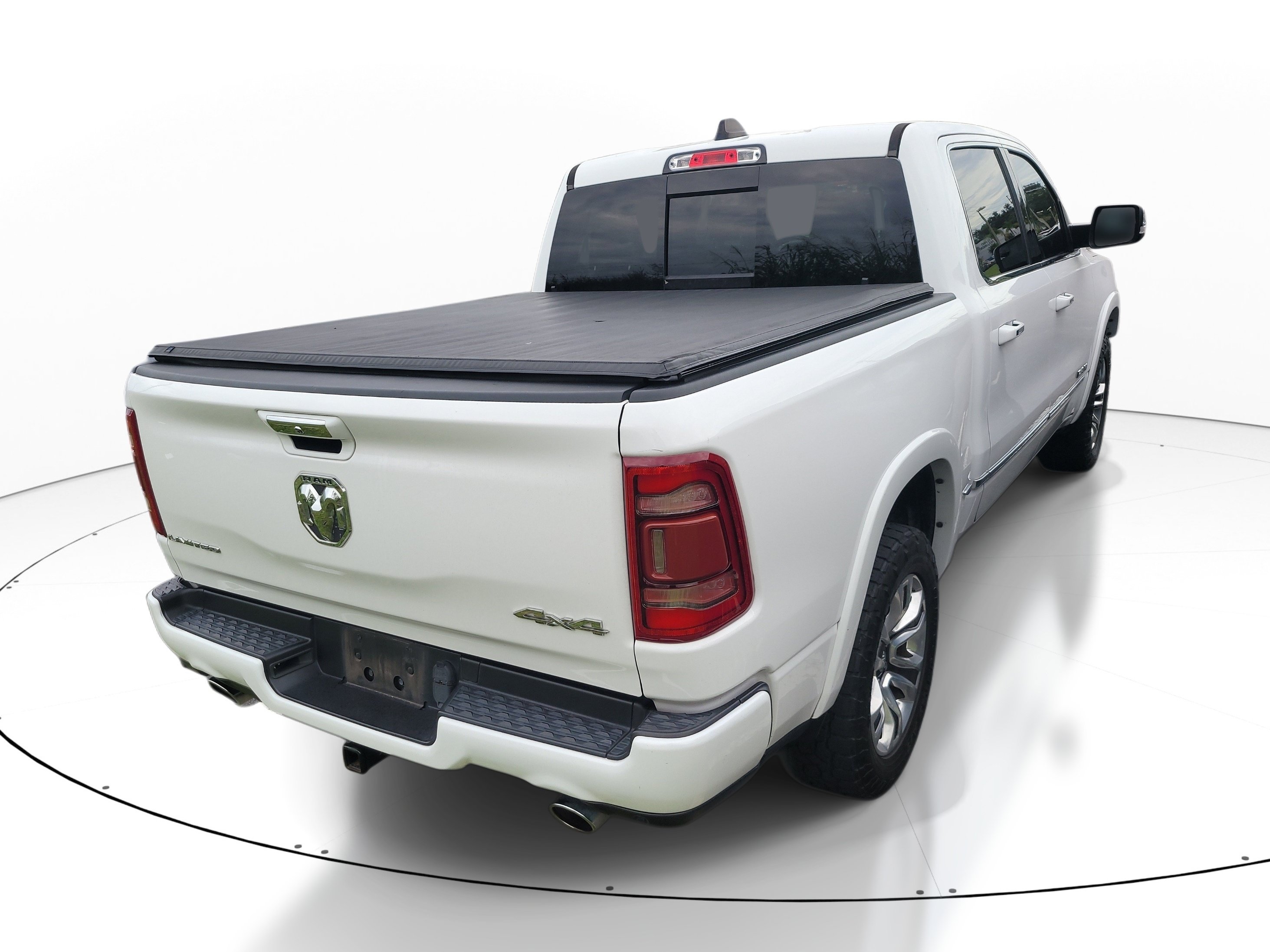Used 2022 RAM 1500 Limited w/ Body Color Bumper Group AWD/4WD image 4