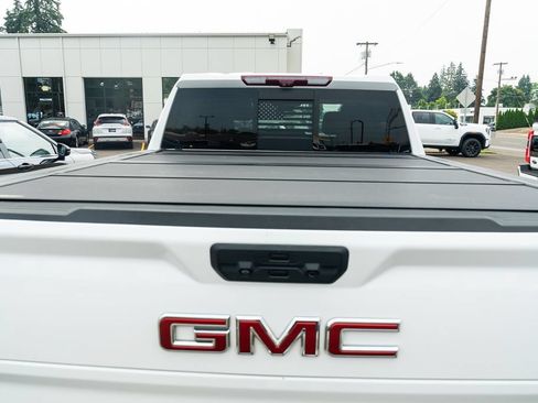 Used 2022 GMC Sierra 1500 AT4 w/ AT4 Premium Package AWD/4WD image 8