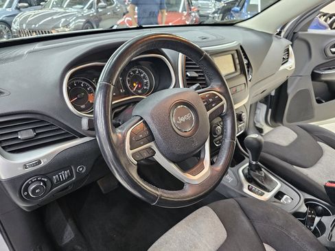 Used 2014 Jeep Cherokee Latitude w/ Comfort/Convenience Group image 17