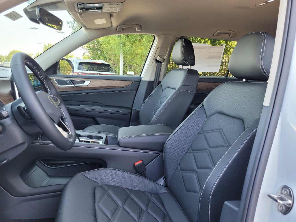 New 2026 Volkswagen Atlas SE FWD image 11