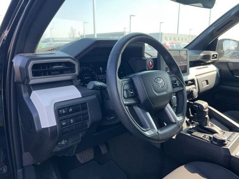 Used 2024 Toyota Tacoma TRD Off-Road image 9