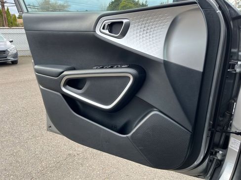 Used 2025 Kia Soul LX w/ LX Technology Package image 18