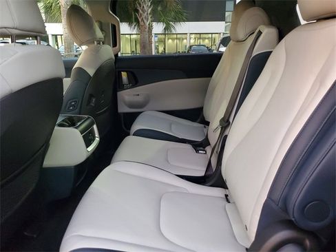 New 2026 Kia Carnival EX image 13